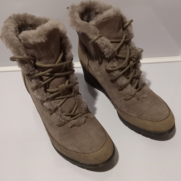 UGG Womens Size 9 Bridgit Mole Leather Wool Lined Heel Winter Boots Waterproof - Picture 1 of 5